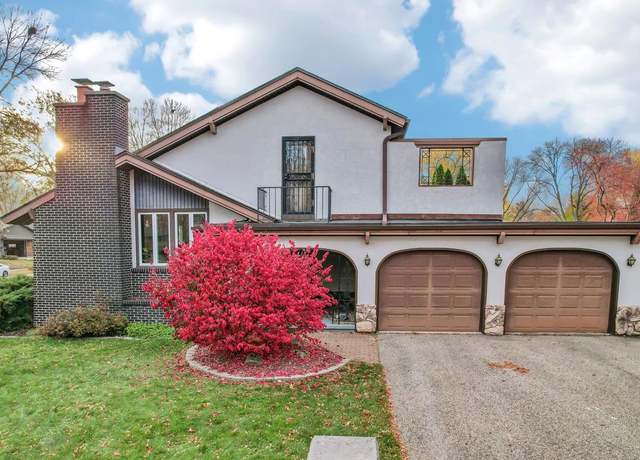 Property at 5302 Arapahoe Ln, Madison, WI 53704, 3 beds, 3 baths