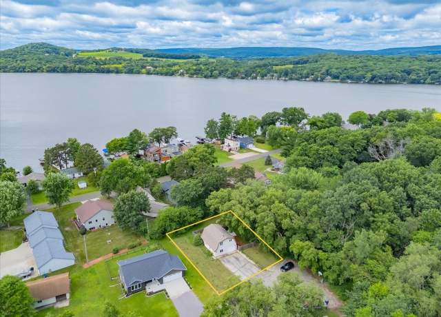 Property at N3387 Deer Path Rd, Poynette, WI 53955, 3 beds, 2 baths
