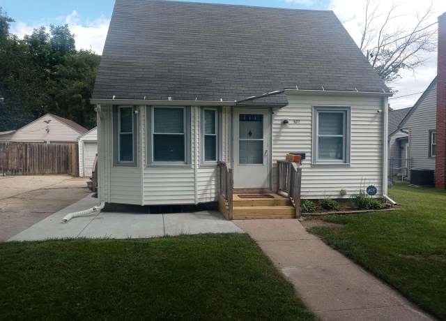 Property at 107 Adams St St, Beloit, WI 53511, 3 beds, 1 bath
