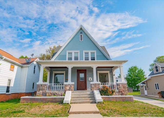 Property at 315 W Marion St, Portage, WI 53901, 4 beds, 2 baths