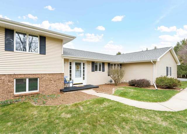 Property at 3318 W Rollingwood Dr, Janesville, WI 53545, 3 beds, 3 baths