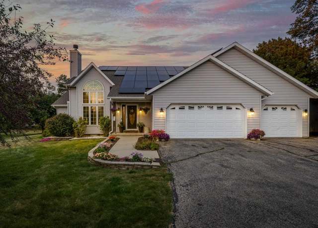 Property at 517 S Elizabeth St, Whitewater, WI 53190, 3 beds, 3.5 baths