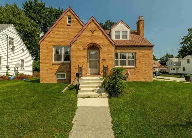 Property at 2123 13th St, Monroe, WI 53566, 3 beds, 1.5 baths