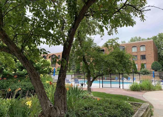 Property at 6302 Mineral Point Rd #303, Madison, WI 53705, 2 beds, 2 baths