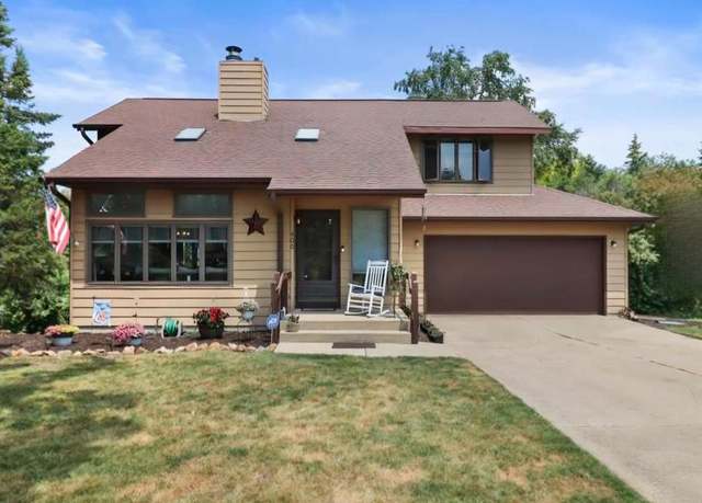 Property at 400 Old Indian Trl, Deforest, WI 53532, 4 beds, 2 baths