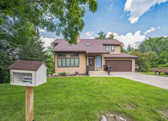 Property at 400 Old Indian Trl, Deforest, WI 53532, 4 beds, 2 baths