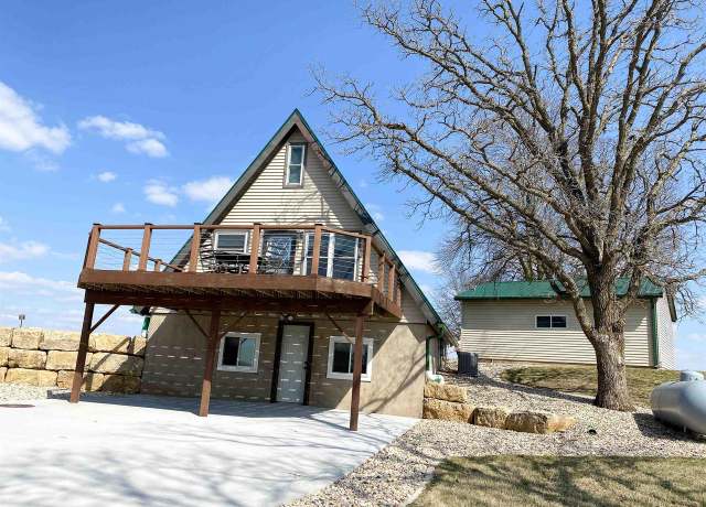 Property at 1921 W County Rd E, Livingston, WI 53554, 1 bed, 1.5 baths