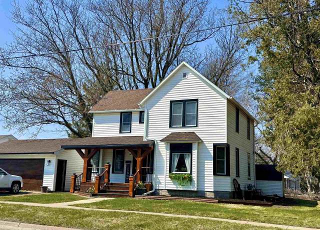 Property at 452 N Polk St, Lancaster, WI 53813, 4 beds, 2 baths