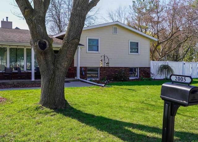 Property at 2005 Hollister Ave, Tomah, WI 54660, 4 beds, 3 baths