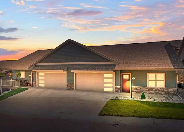 Property at 28 Sienna Hills Cir, Mount Horeb, WI 53572, 2 beds, 2.5 baths