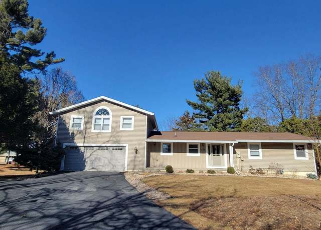 Property at 1190 Union St, Platteville, WI 53818, 4 beds, 3 baths