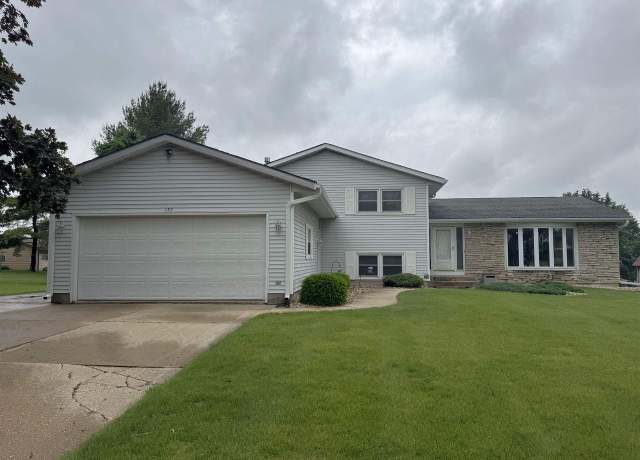 Property at 137 24th Ave, Monroe, WI 53566, 4 beds, 3 baths