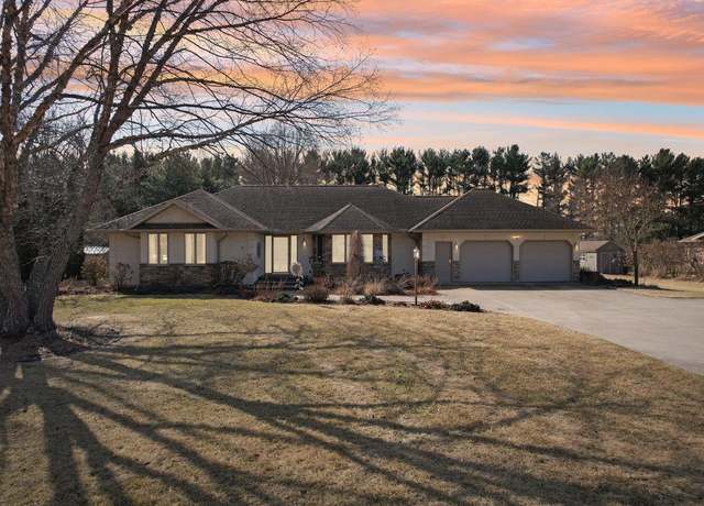 Property at E10465 Pine Cir, Prairie Du Sac, WI 53578, 4 beds, 3.5 baths