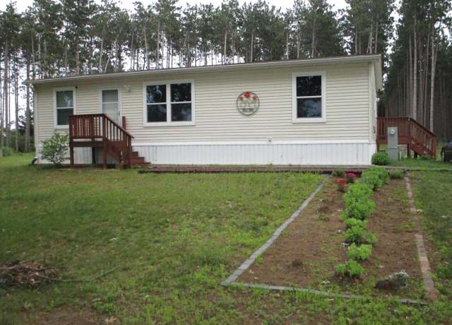 Property at 3226 8th Ave, Wisconsin Dells, WI 53965, 3 beds, 2 baths