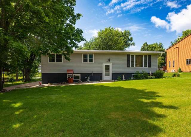 Property at 603 W North St, Dodgeville, WI 53533, 3 beds, 1 bath