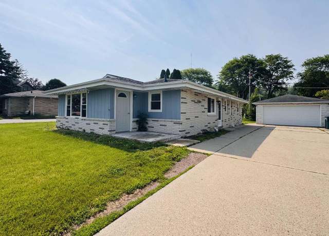 Property at 1120 4th St, Baraboo, WI 53913, 3 beds, 1.5 baths