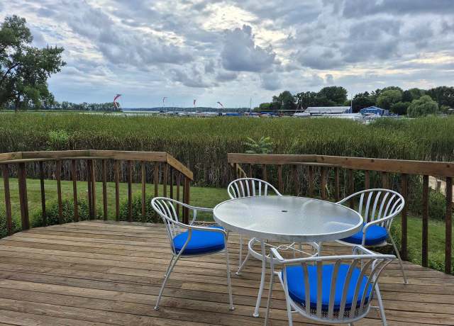 Property at 5325 Lighthouse Bay Dr, Madison, WI 53704, 3 beds, 2.5 baths