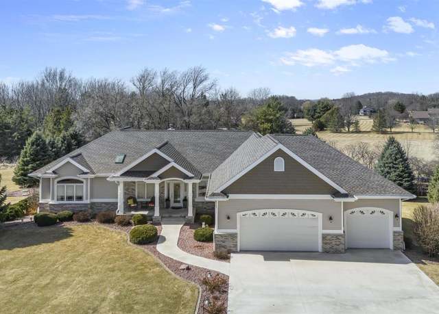 Property at 6402 Irving Dr, Sun Prairie, WI 53590, 4 beds, 3.5 baths