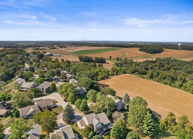 Property at 414 Clearview Ct, Janesville, WI 53548, 2 beds, 3.5 baths