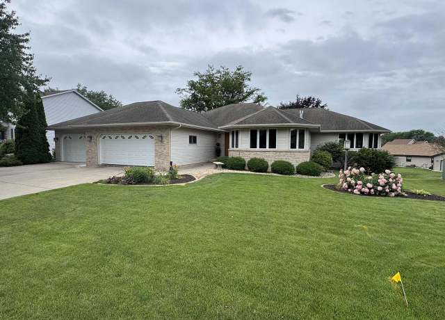 Property at 800 Lexington Dr, Waunakee, WI 53597, 4 beds, 3 baths