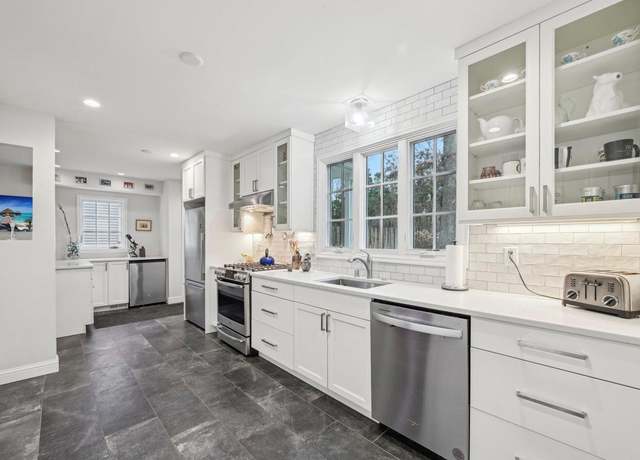 Property at 902 Waban Hl, Madison, WI 53711, 3 beds, 2.5 baths