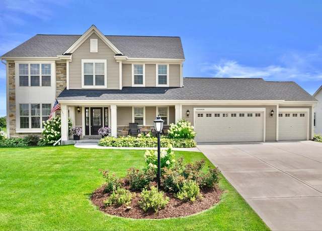 Property at W222N4700 Seven Oaks Dr, Pewaukee, WI 53072, 4 beds, 2.5 baths