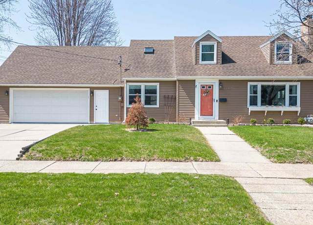 Property at 1047 N Ringold St, Janesville, WI 53545, 3 beds, 2.5 baths