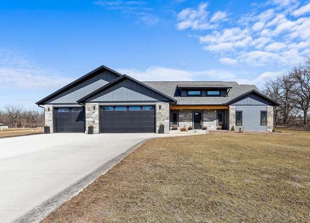 Property at 3814 W Fieldwood Dr, Janesville, WI 53545, 4 beds, 3.5 baths