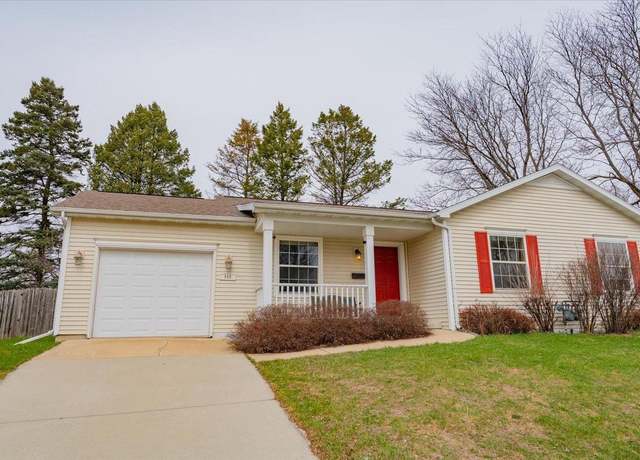 Property at 968 Pine St, Sun Prairie, WI 53590, 3 beds, 2 baths