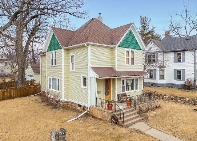 Property at 703 5th St, Baraboo, WI 53913, 3 beds, 2 baths