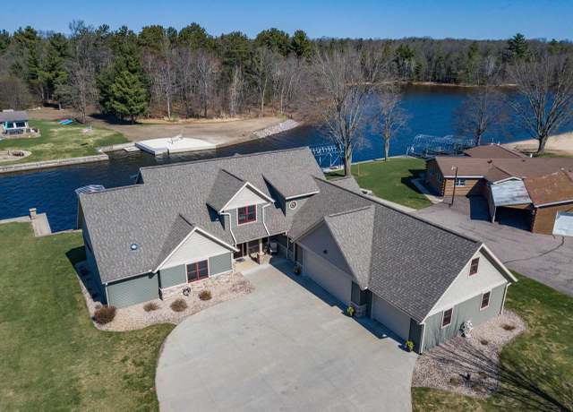 Property at W4150 Big Oak Dr, Mauston, WI 53948, 4 beds, 2.5 baths