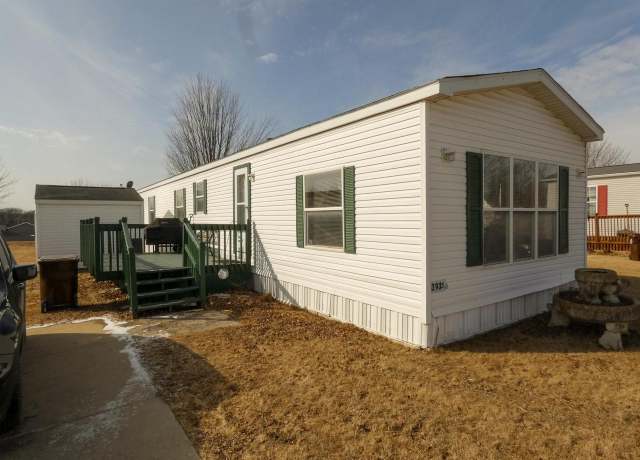 Property at 3935 Sunlight Rdg, Dubuque, IA 52001, 3 beds, 2 baths