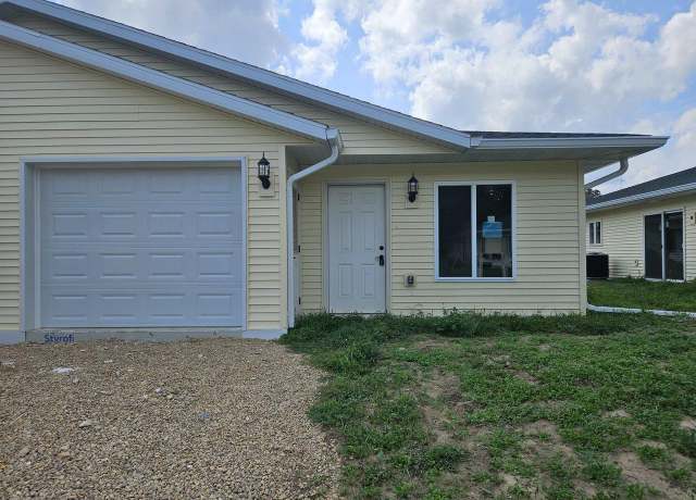 Property at 1161 Maple St, Reedsburg, WI 53959, 2 beds, 2 baths