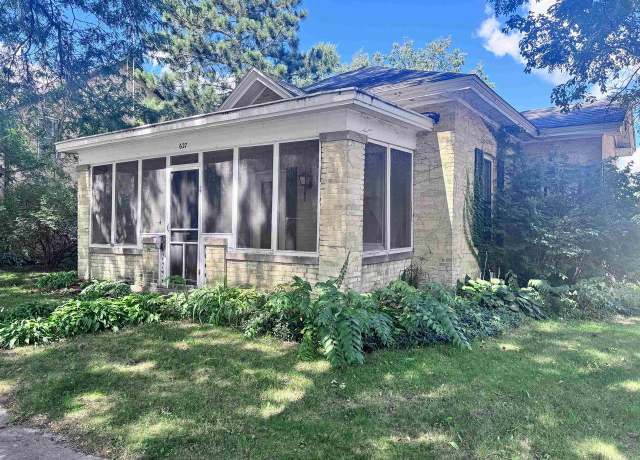 Property at 627 Prospect Ave, Portage, WI 53901, 2 beds, 1 bath