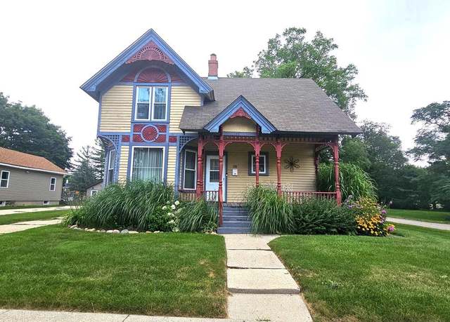 Property at 125 S Lincoln St, Elkhorn, WI 53121, 4 beds, 3 baths