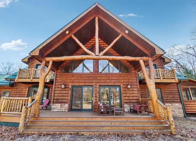 Property at S2025 Park Ln, Reedsburg, WI 53959, 4 beds, 4.5 baths