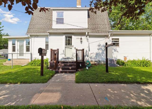 Property at 1423 Clark St, Janesville, WI 53545, 3 beds, 1.5 baths