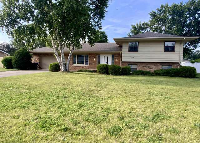 Property at 874 E Petunia Ln, Beloit, WI 53511, 4 beds, 3 baths