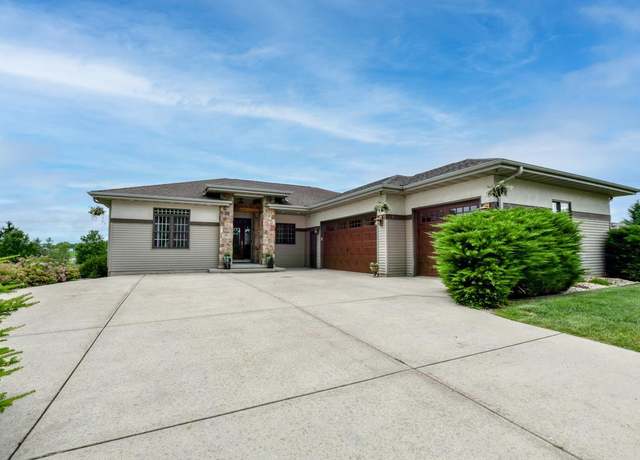 Property at 1800 Lunde Cir, Stoughton, WI 53589, 4 beds, 3 baths