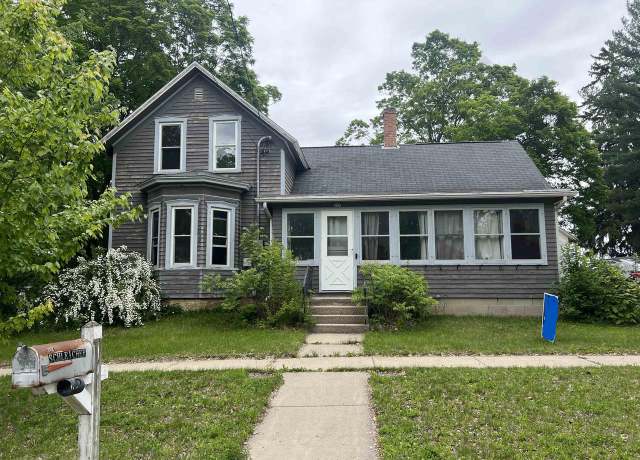 Property at 237 S Lincoln St, Poynette, WI 53955, 3 beds, 1 bath