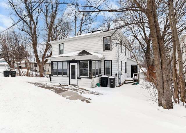 Property at 1009 S 4th St, Stoughton, WI 53589, 5 beds, 3 baths