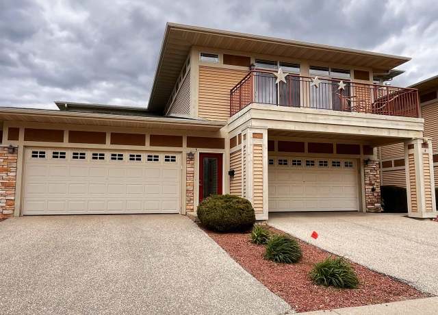 Property at 1021 W Pleasant St #5, Portage, WI 53901, 3 beds, 2.5 baths