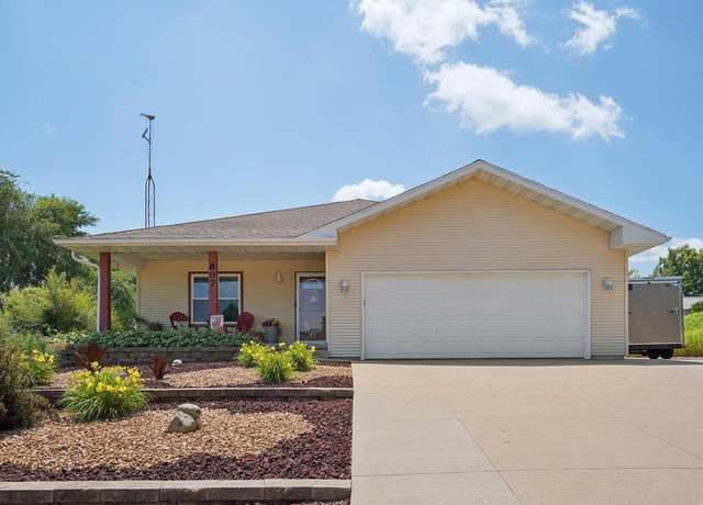 Property at 807 E Chestnut St, Pardeeville, WI 53954, 3 beds, 3 baths