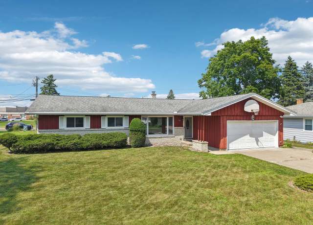 Property at 207 E Minnehaha Ave, Portage, WI 53901, 3 beds, 2 baths