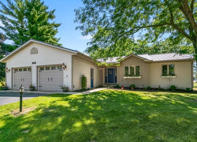 Property at 1040 Saddle Rdg, Portage, WI 53901, 4 beds, 3.5 baths