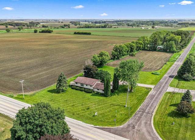 Property at N12086 N Parish Rd, Markesan, WI 53946, 3 beds, 2 baths