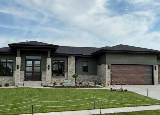 Property at 1102 Moll Dr, Waunakee, WI 53597, 5 beds, 3.5 baths