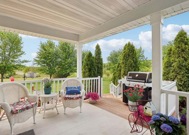 Property at E8887 Oak Hill Rd, Wisconsin Dells, WI 53965, 4 beds, 3 baths