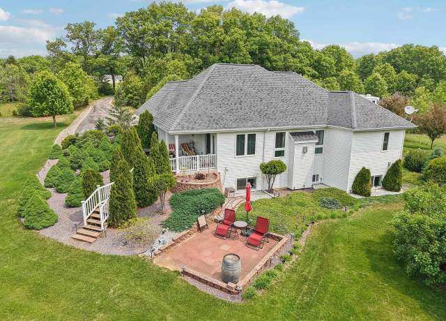 Property at E8887 Oak Hill Rd, Wisconsin Dells, WI 53965, 4 beds, 3 baths