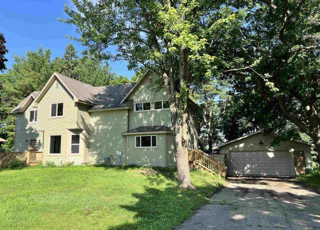 Property at 1125 Elm St, Wisconsin Dells, WI 53965, 4 beds, 3 baths